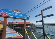 Pemandangan pantai pasir putih dan laut biru di gugusan pulau Kota Bontang Kalimantan Timur