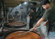Pengembangan industri gula aren berbasis agroforestri oleh PGE Area Lahendong di Sulawesi Utara.