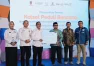 Penyerahan bantuan kemanusiaan Kalsel Peduli Bencana dari Dispar dan Gekraf kepada BAZNAS Kalsel.