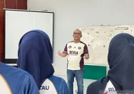 Petugas Rutan Kelas IIB Rantau saat mengikuti pengarahan mengenai peningkatan pelayanan administrasi.