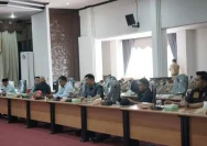 Suasana rapat kerja Komisi I DPRD Hulu Sungai Selatan bersama eksekutif di ruang utama DPRD.
