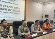 Tim DVI Polda Kalsel melakukan proses identifikasi jenazah korban kapal KM Virgo Transport 8.