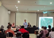Wamenko Pangan Hanif Faisol Nurofiq saat memimpin rapat koordinasi penanganan karhutla di Kalimantan Selatan